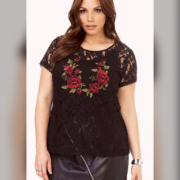 Forever 21 Tops - 🌹 Forever 21 Black Crochet & Rose Top 1X
